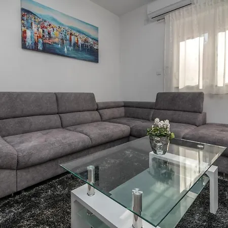 Kate トロギール