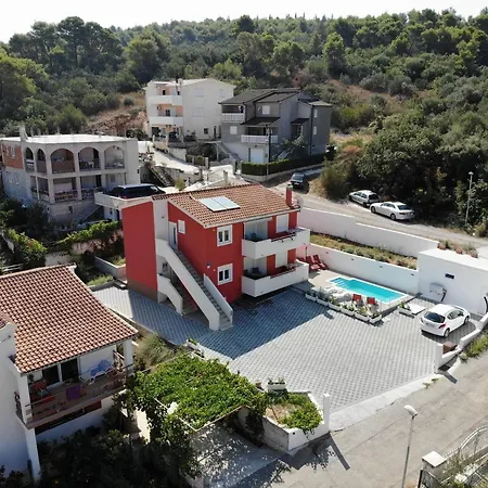 Kate トロギール